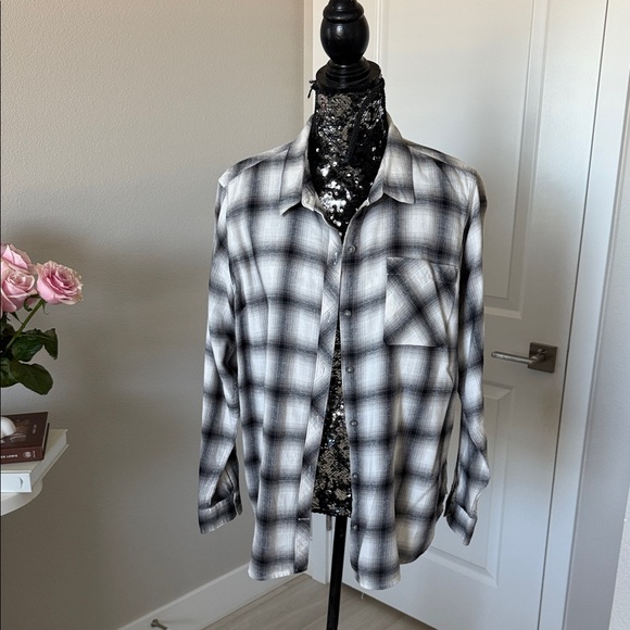 Eddie Bauer Black and White Plaid Button Down Shirt - Picture 1 of 6